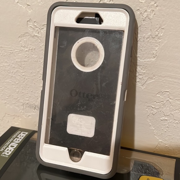 Used iPhone 6 Plus Otter box - Picture 3 of 3